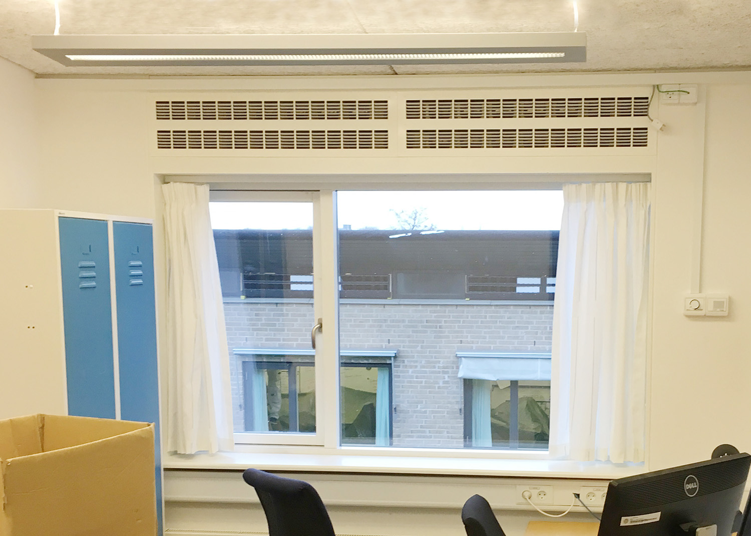 Udendørs og indendørs syn på MicroVent ventilation på Høvelte Kaserne